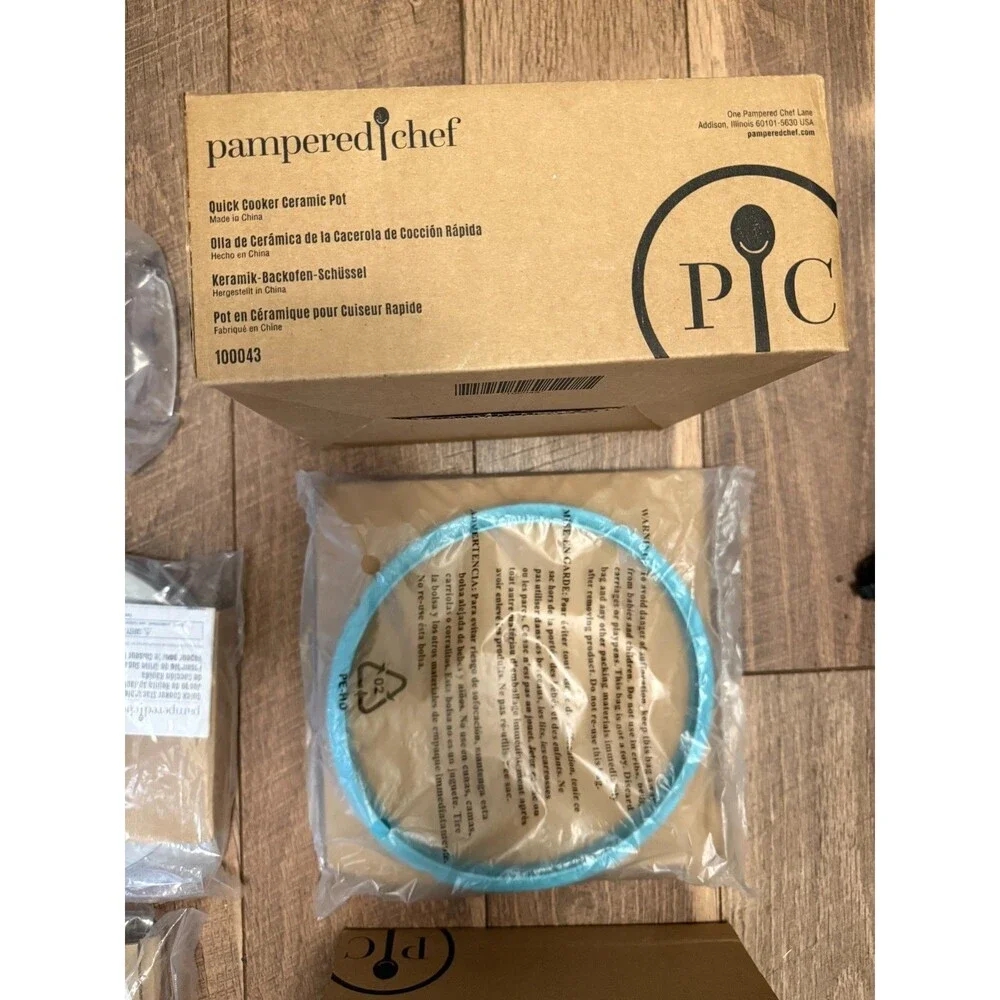 Pampered Chef Quick Cooker NEW Accessories Lot Fluted springform ceramic‎ pans